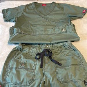 Dickies Scrub pant and top set cargo drawstring style Army Green SM Petite